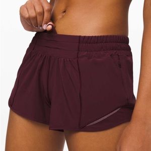 NWOT Lululemon Cassis 2.5” Hotty Hot Maroon Shorts Size 6